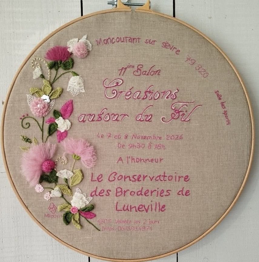 Affiche brodee sur tambour du 11eme Salon Creations autour du Fil 2026 a Moncoutant-sur-Sevre - Broderie avec Calladine